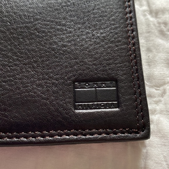 Tommy Hilfiger Leather Wallet - Picture 5 of 5